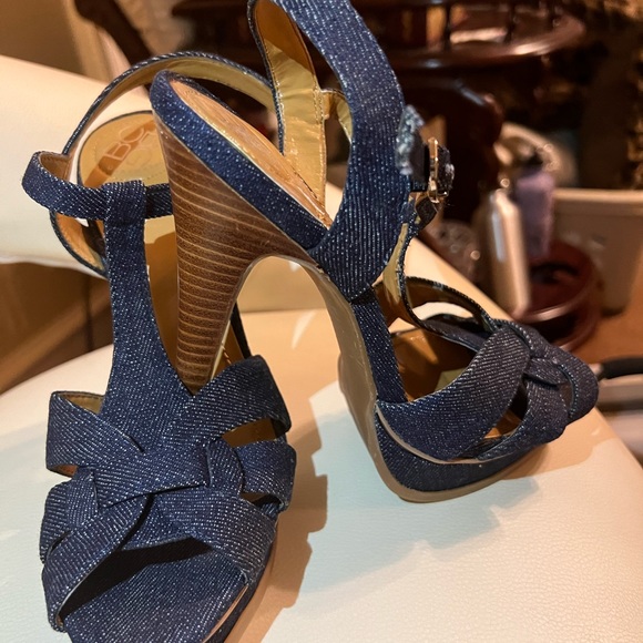 Size 7B BCBG denim plate form stiletto heels - Picture 10 of 10